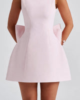 Panelled bodice seams detail