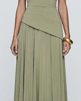 Asymmetric diagonal waist seam detail