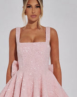 Square neckline and strap detail