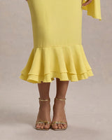 Close-up of the ruffled flounce hem